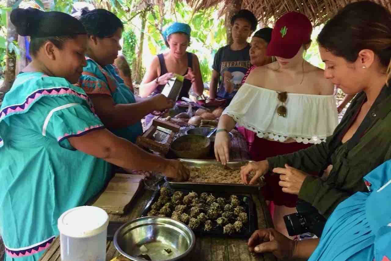 Jungle hike и посета на племето Ngobe